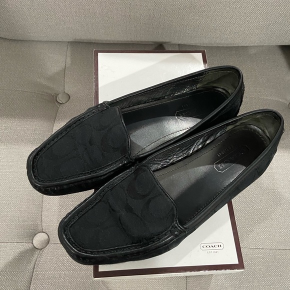 COACH Blk Signature Moccasins Sz. 6.5 - Picture 4 of 5